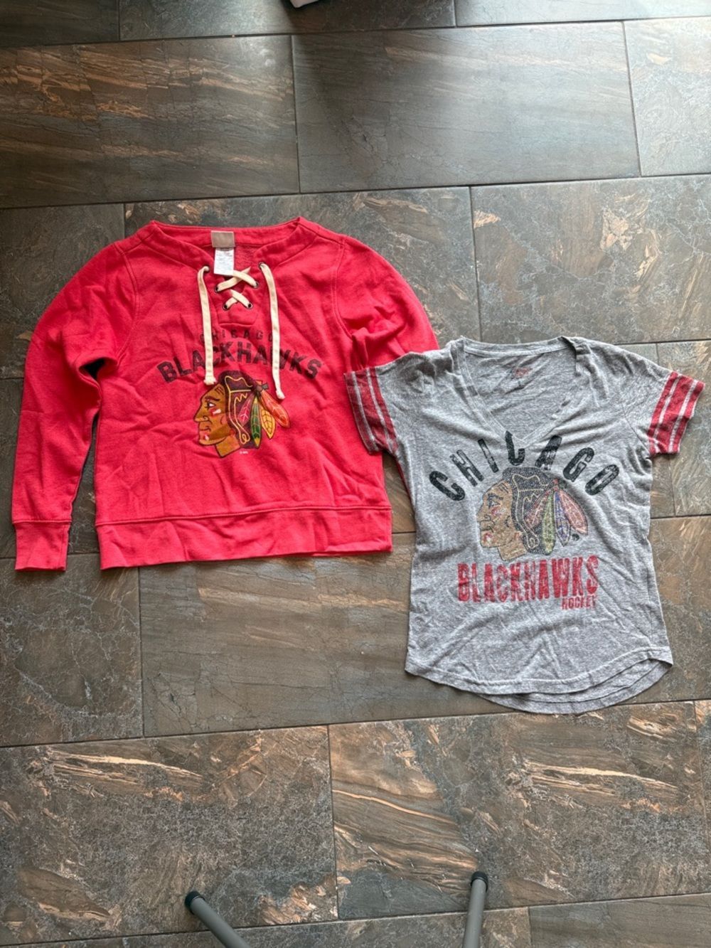 Chicago Blackhawks Kids Red Sweatshirt & Gray Tee - Team Logo Tops Sz sm 4/6